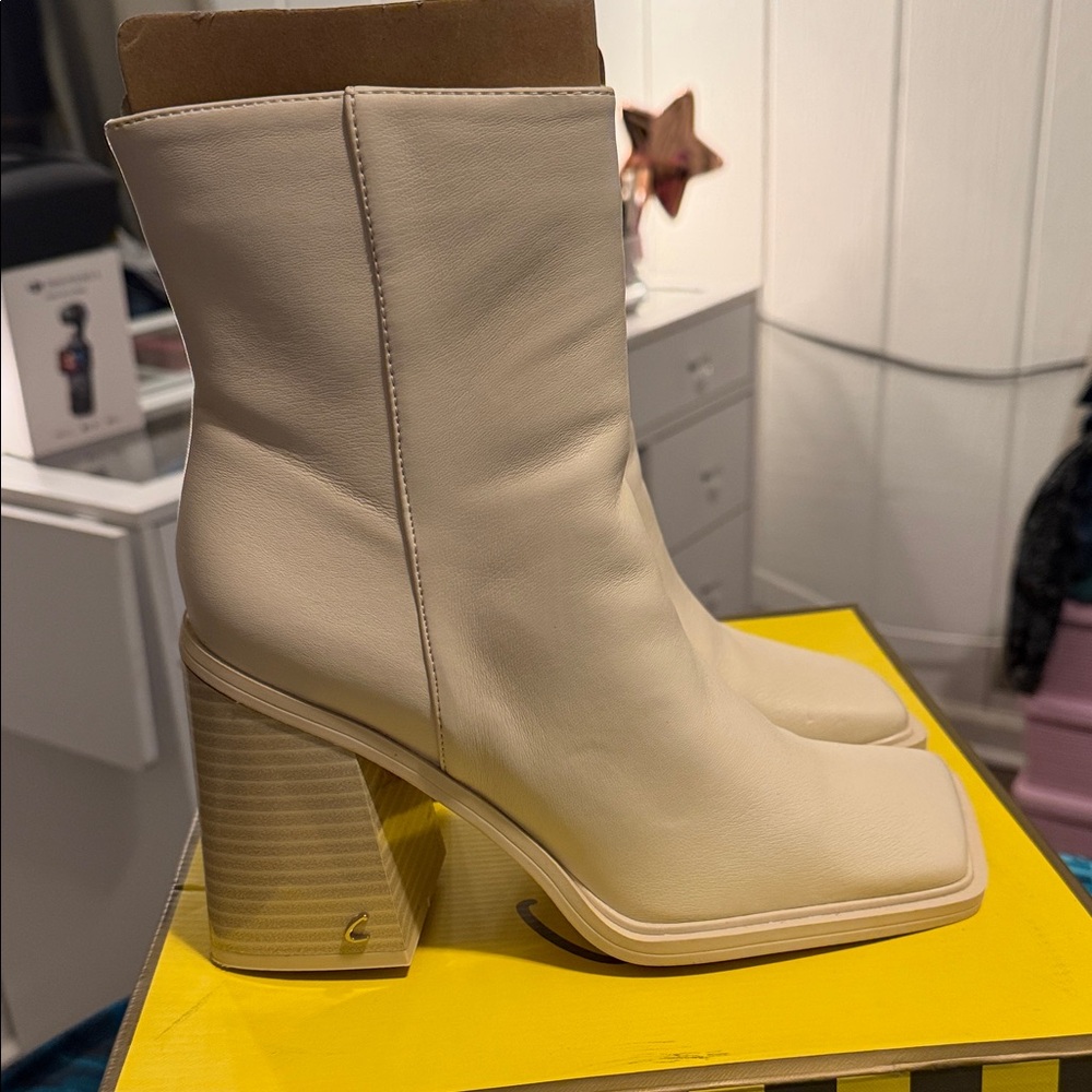 Circus ny Layla booties in ivory Nappa